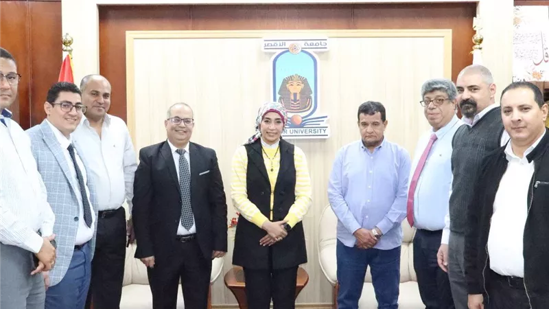 رئيس جامعة الأقصر تستقبل الوفود الكنسية للتهنئة بعيد الفطر المبارك