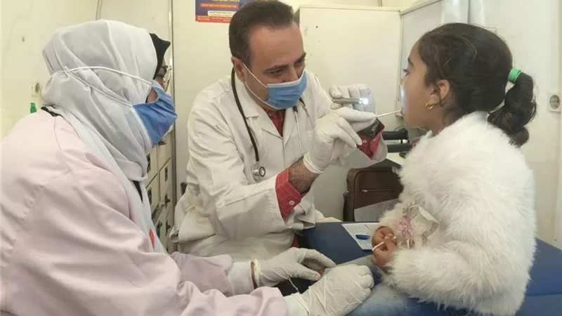 القوافل الطبية تواصل خدماتها المجانية في المنيا