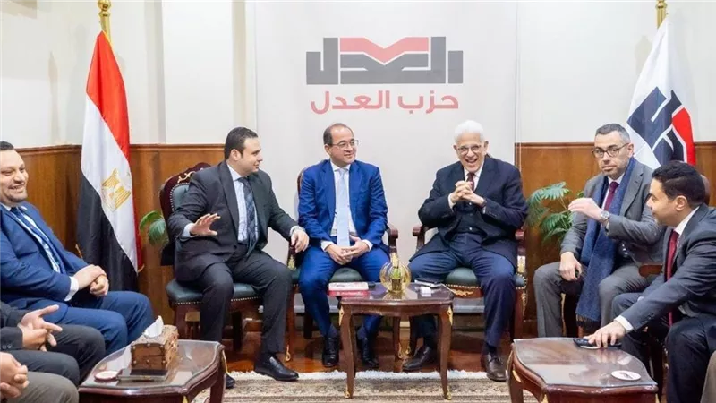في إطار الحوار مع «المعارضة».. وزير المالية يعقد لقاءً داخل حزب العدل|صور