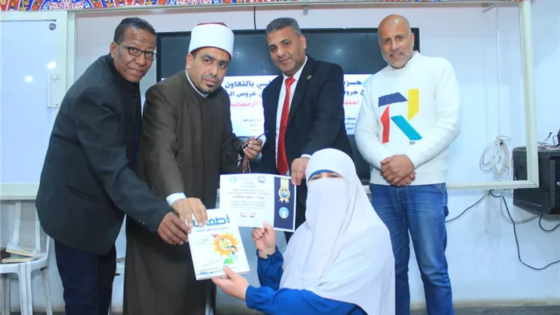 تكريم حفظة القرآن الفائزين بالمسابقة الرمضانية بحفل حزب الجيل بالإسكندرية 