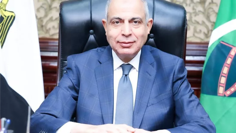 «نموذج مُلهم لكل مصرية».. محافظ المنيا يهنئ 