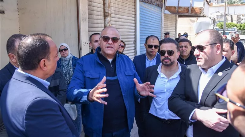 محافظ الإسكندرية يتفقد سوق شارع 30 بمنتزه أول لاستيعاب الباعة الجائلين 