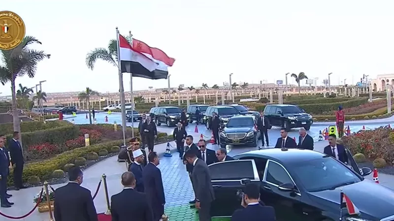 الرئيس السيسي يصل مسجد الفتاح العليم لأداء صلاة عيد الفطر