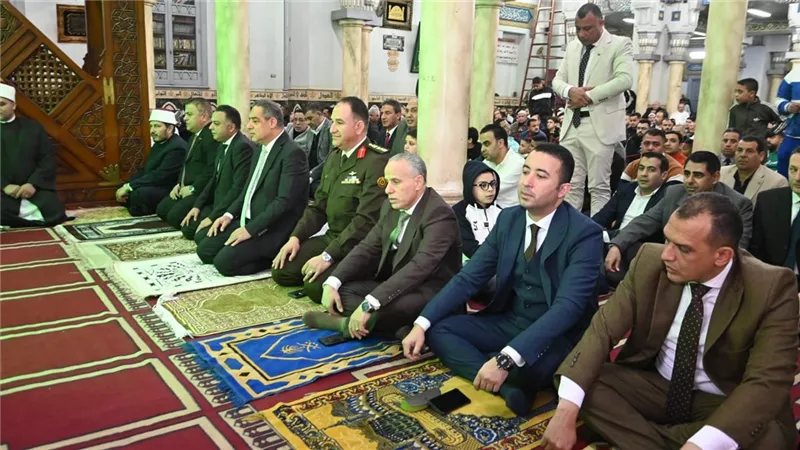  وسط أجواء مبهجة.. قيادات البحيرة يؤدون صلاة عيد الفطر من مسجد التوبة