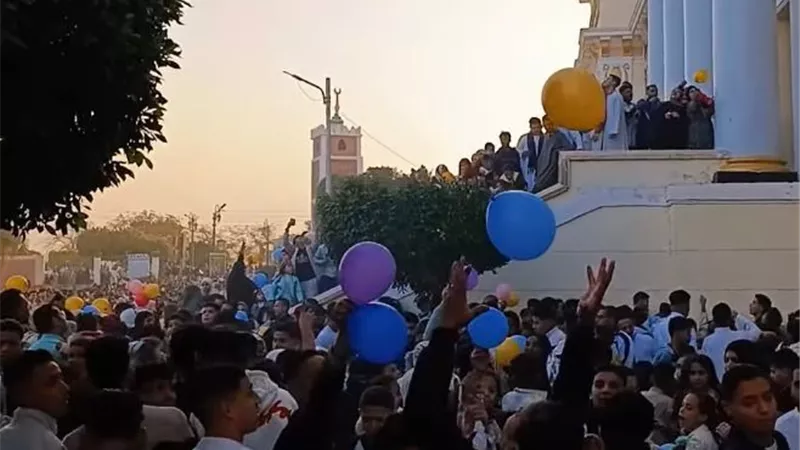 بهجة عامة والبالونات تزين فرحة الأطفال بالعيد في المنيا