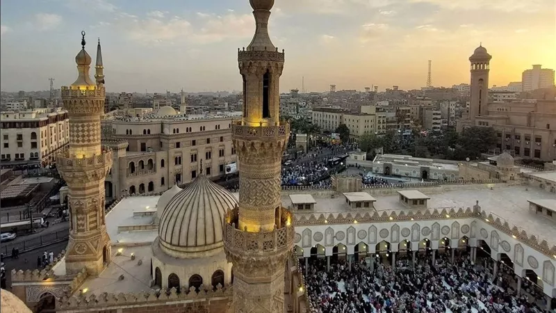 أجواء تملأها البهجة والسرور.. صلاة عيد الفطر من صحن الأزهر | صور
