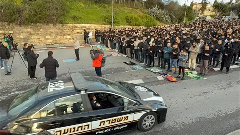 رغم تعنت الاحتلال.. الفلسطينيون يؤدون صلاة العيد بمحيط المسجد الأقصى|صور