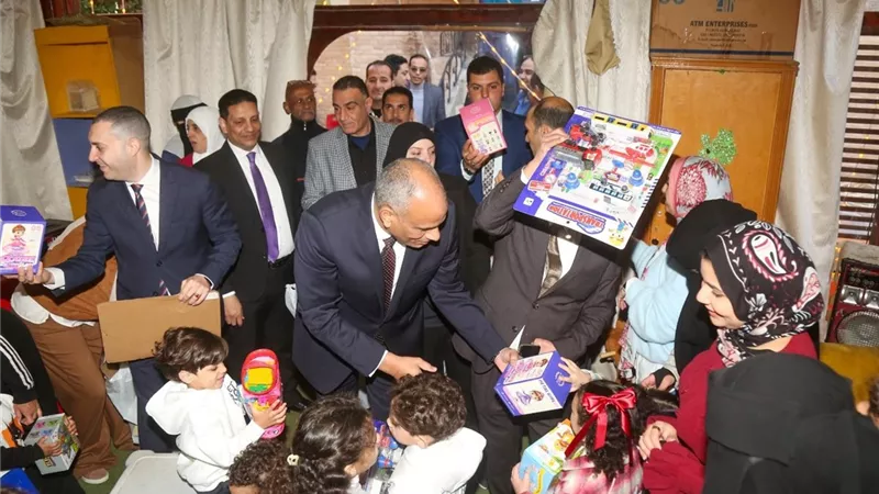 محافظ كفرالشيخ يزور دار الأمل للأيتام ويقدم هدايا  «الرئيس» في عيد الفطر 