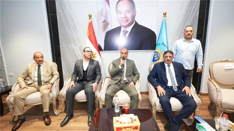 محافظ أسيوط يستقبل المهنئين بعيد الفطر بالديوان  في أجواء احتفالية مبهجة