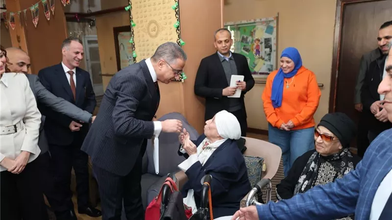 محافظ الجيزة يزور دور الأيتام ورعاية المسنين بالعجوزة خلال عيد الفطر