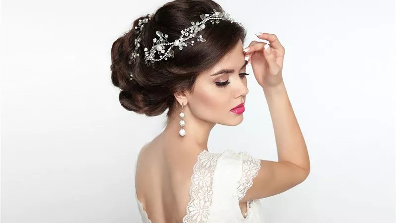 لعروس العيد.. إليك سيدتي أفضل تسريحات شعر لعام 2026