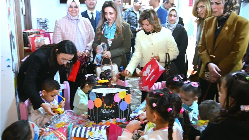 محافظ البحيرة تشارك أبناء دور الرعاية الاجتماعية وكبار السن فرحة عيد الفطر