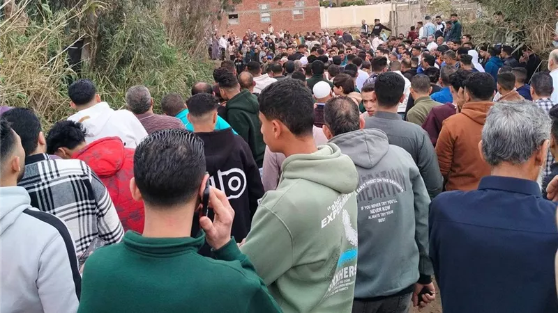 في أول أيام العيد ..انقلاب عربة كارو تحمل صغاراً في ترعة بدمياط