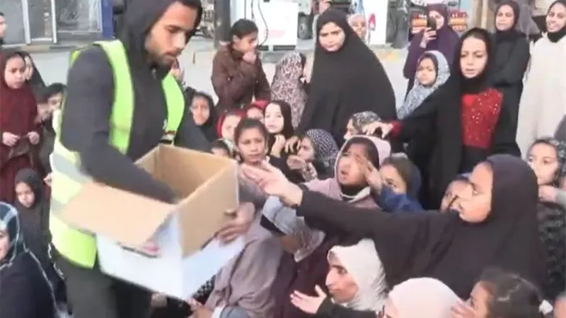 الجنة المصرية في غزة تدخل الفرحة على قلوب الأهالي في عيد الفطر|فيديو