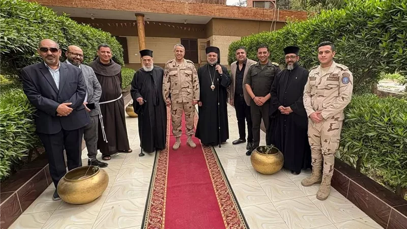 رسالة محبة.. مطران طيبة يهنئ محافظ أسوان والقيادات الأمنية بعيد الفطر 