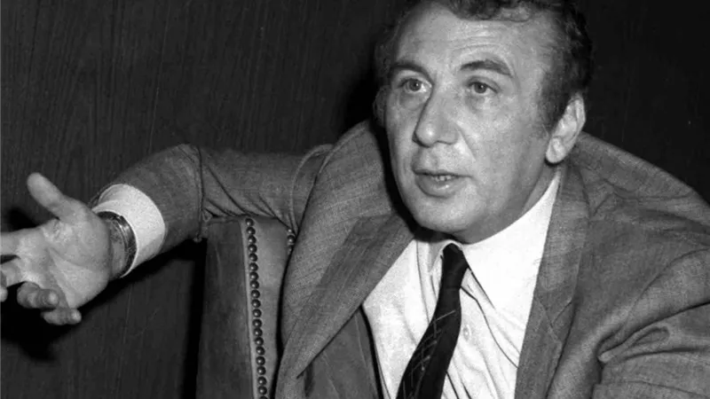 في ذكرى ميلاد «شاعر المرأة».. نزار القباني شاعر الحب