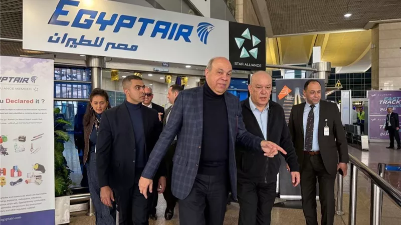 وزير الطيران يؤكد على جاهزية خطط الطوارئ وتوفير البدائل التشغيلية