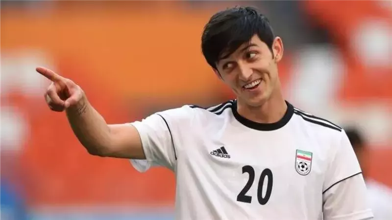 قرار مفاجئ.. أزمون يُستبعد من قائمة منتخب إيران لمعسكر مارس 