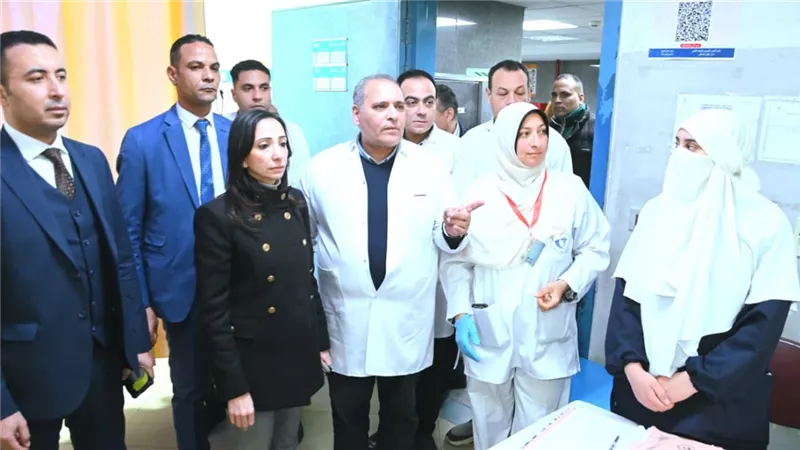 لضمان جودة الخدمة.. جولة مفاجئة لمحافظ البحيرة داخل أقسام الطوارئ بدمنهور