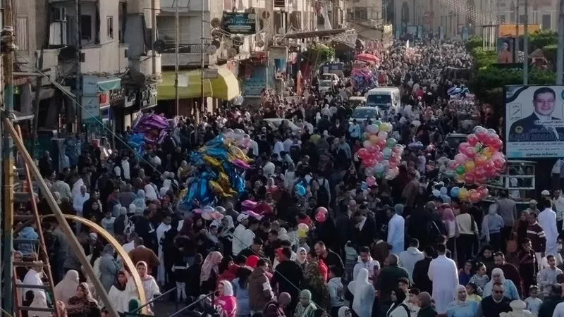 توافد آلاف المواطنين على الحدائق العامة والمتنزهات بدسوق