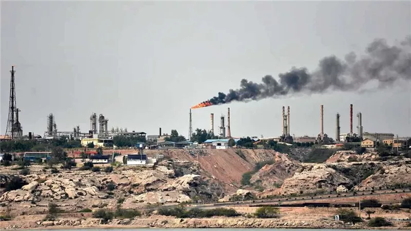 كمائن ودفاع جوي.. إيران تعزز قواتها في 