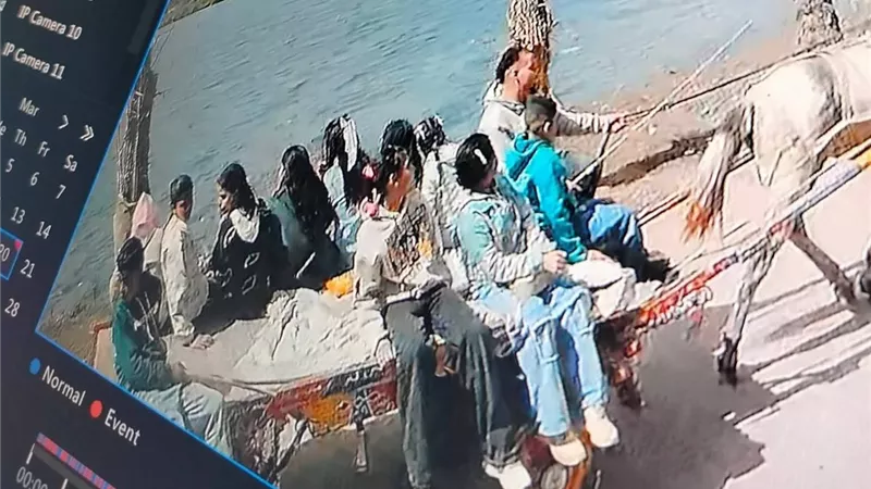 مصرع 4 أطفال وإصابة 3  إثر انقلاب عربة كارو بترعة في دمياط 
