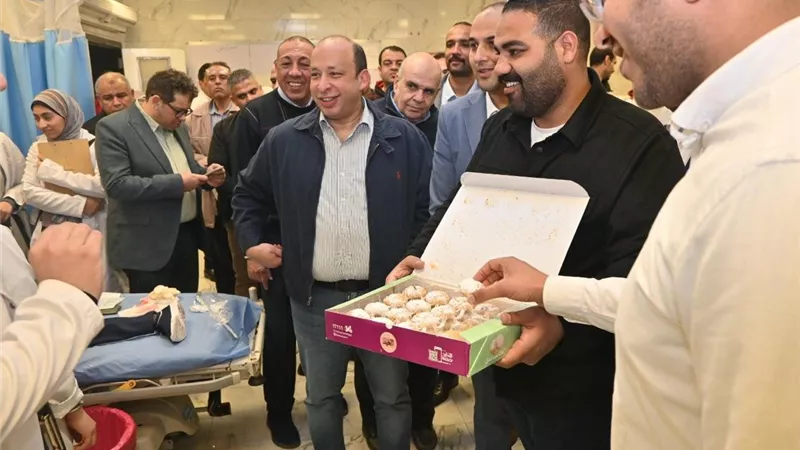 في أول أيام العيد.. عميد قصر العيني يتابع جاهزية مستشفى الطوارئ 