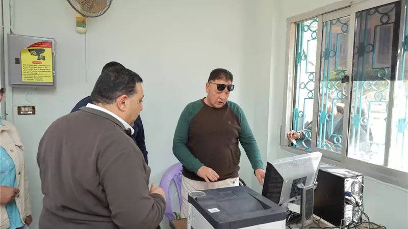 رئيس مياه البحيرة يفاجئ مراكز شحن العدادات لمتابعة انتظام العمل 