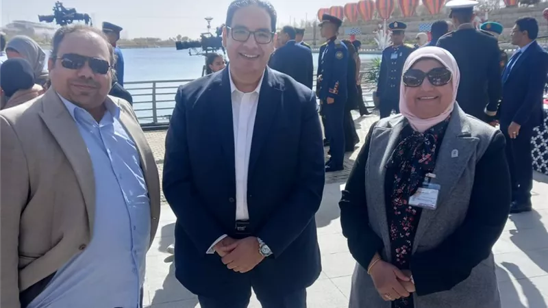 طلاب جامعة القاهرة يضيئون احتفالية 