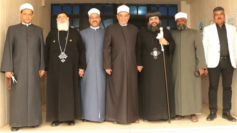 في زيارة خاصة.. أسقف البحر الأحمر يهنئ القيادات الدينية والأمنية بالعيد