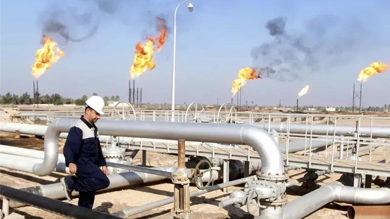 ممدوح سلامة: إغلاق مضيق هرمز قد يدفع أسعار النفط لأعلى من 120 دولار