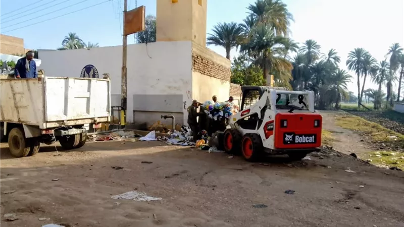 إزالة حالتي بناء مخالف وتكثيف حملات النظافة والتجميل بالطود بالأقصر