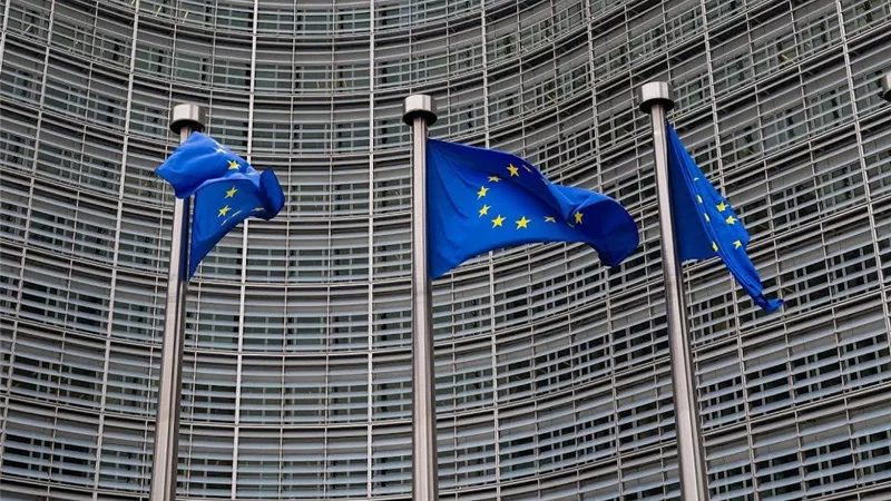 المفوضية الأوروبية تحث الدول على خفض مخزونات الغاز لمواجهة الأسعار