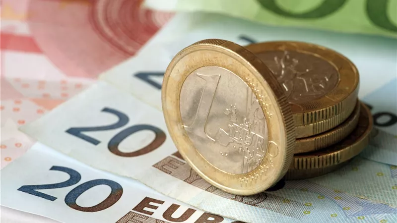 ثبات سعر اليورو فوق 60 جنيهًا في ثاني أيام عيد الفطر