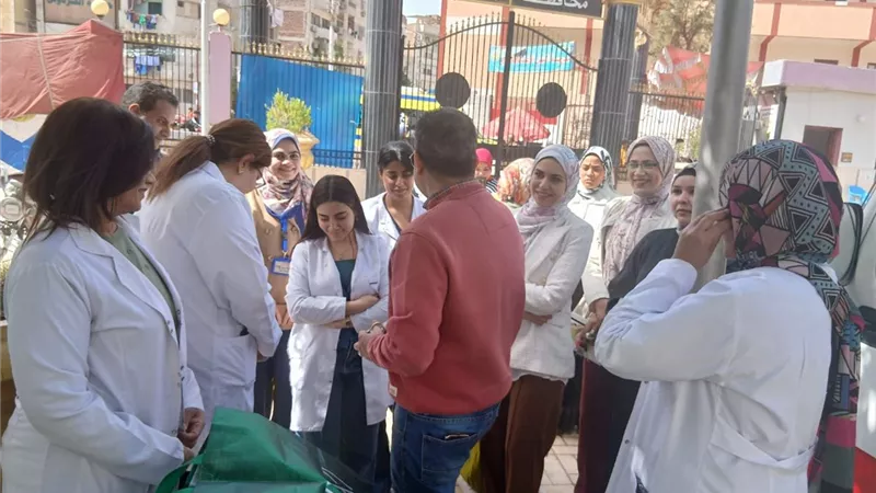 وكيل وزارة الصحة بأسيوط يتابع أعمال القافلة الطبية بحديقة الفردوس 