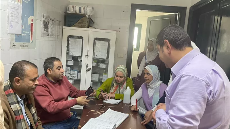 وكيل الصحة بأسيوط يقود حملة مرورية مكثفة على المنشآت الطبية 
