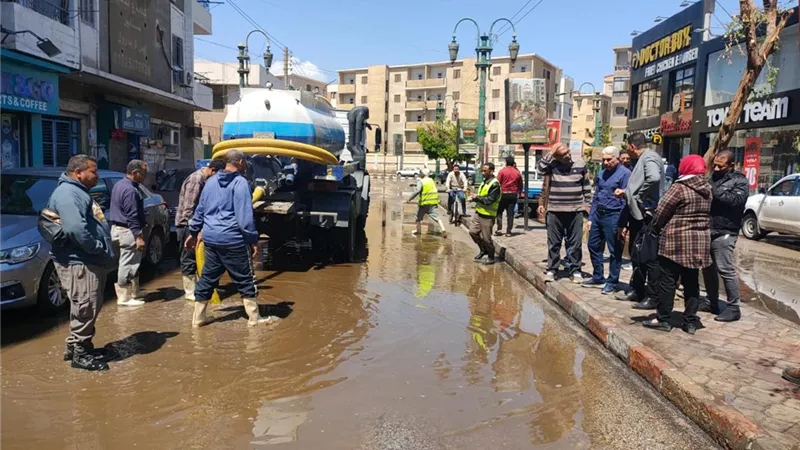 رئيس مياه المنيا يتفقد سحب تجمعات الأمطار ويرفع درجة الاستعداد بالمحافظة 