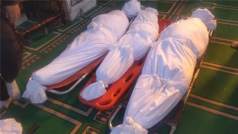 تشييع جثامين أم وخمسة من أبنائها ضحايا “مذبحة كرموز” إلى مقابر الصدقة 
