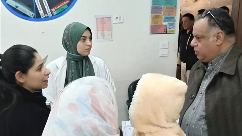 رئيس جامعة المنصورة يتابع جاهزية المستشفيات الجامعية خلال إجازة العيد
