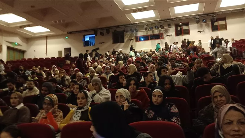 إقبال كبير على سينما الشعب بالإسماعيلية خلال ثالث أيام عيد الفطر|فيديو
