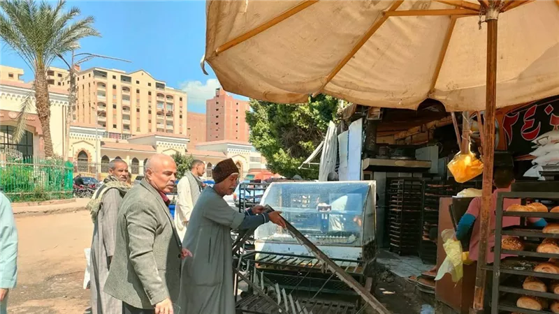 حملة مكبرة بمغاغة في ثالث أيام العيد لرفع الإشغالات وضبط المواقف 
