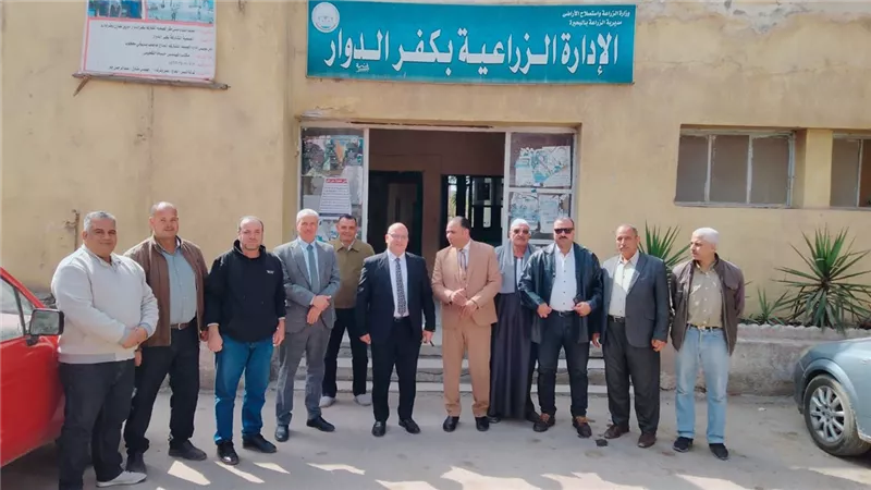  زراعة البحيرة ترفع شعار 