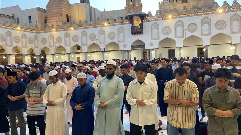 هل الصلاة فريضة على الرجال دون النساء؟ دار الإفتاء تجيب