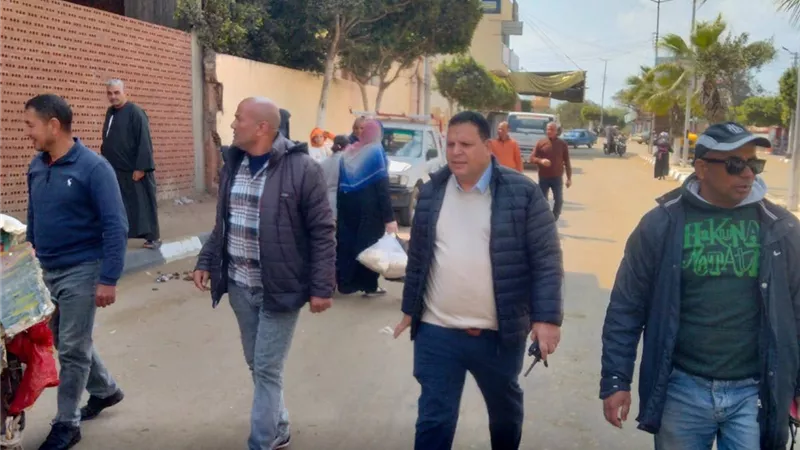 حملة مكبرة لإزالة الإشغالات وإعادة الانضباط بشوارع الرحمانية بالبحيرة 