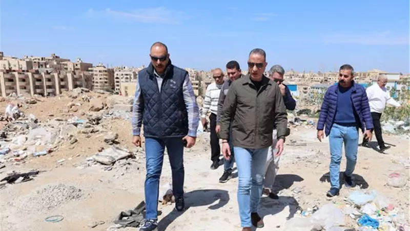 محافظ الجيزة يتفقد حدائق الأهرام ويوجه بمراجعة تراخيص البناء 
