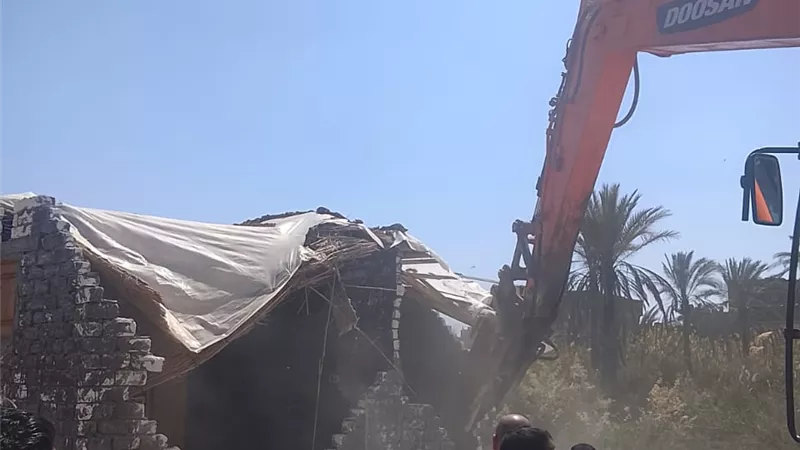 الموجة28.. إزالة 35 حالة تعد واسترداد 9 أفدنة من أملاك الدولة بالإسماعيلية