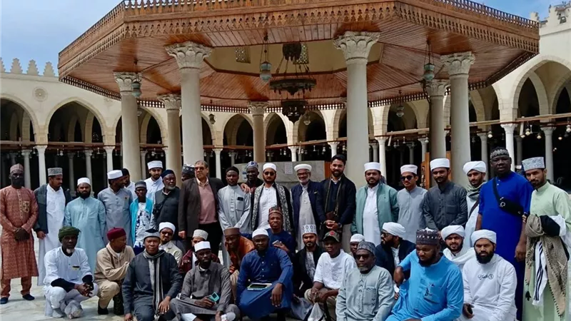 زيارات ميدانية للوافدين إلى الجامع الأزهر والمواقع الأثرية بالفسطاط.. صور