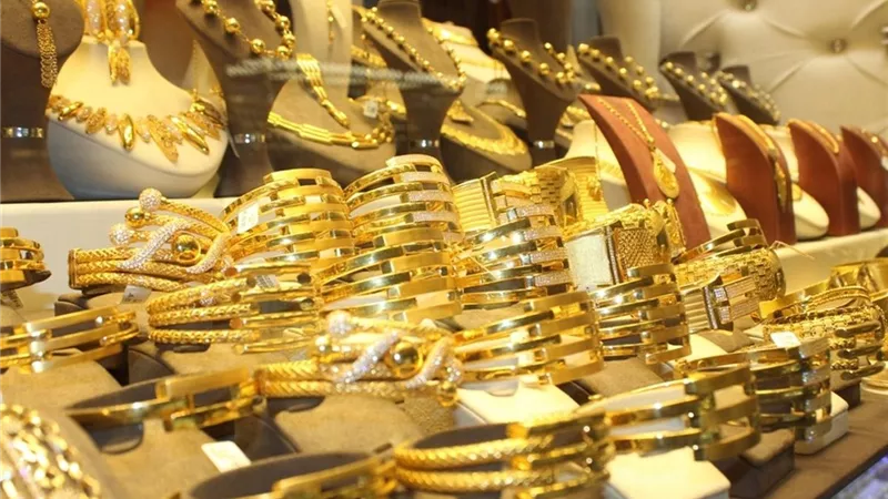 هبوط الذهب عالميا 4%.. لماذا لا تنخفض الأسعار في مصر؟| خاص 