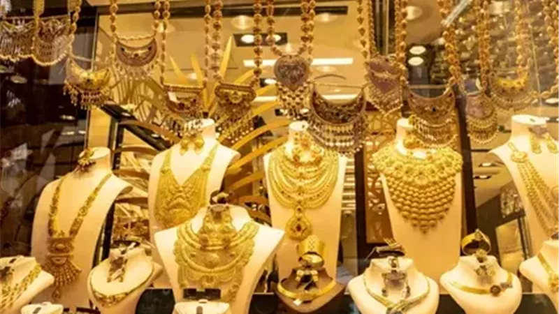 هبوط الذهب فجأة.. تعرف على الأسباب وفرص الشراء في السوق الحالية| خاص 