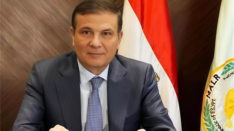 وزير الزراعة يتلقى تقريرًا عن أداء القطاعات خلال العيد